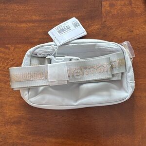 NWT Lululemon Everywhere Belt Bag 1L Vapor/Gold/White